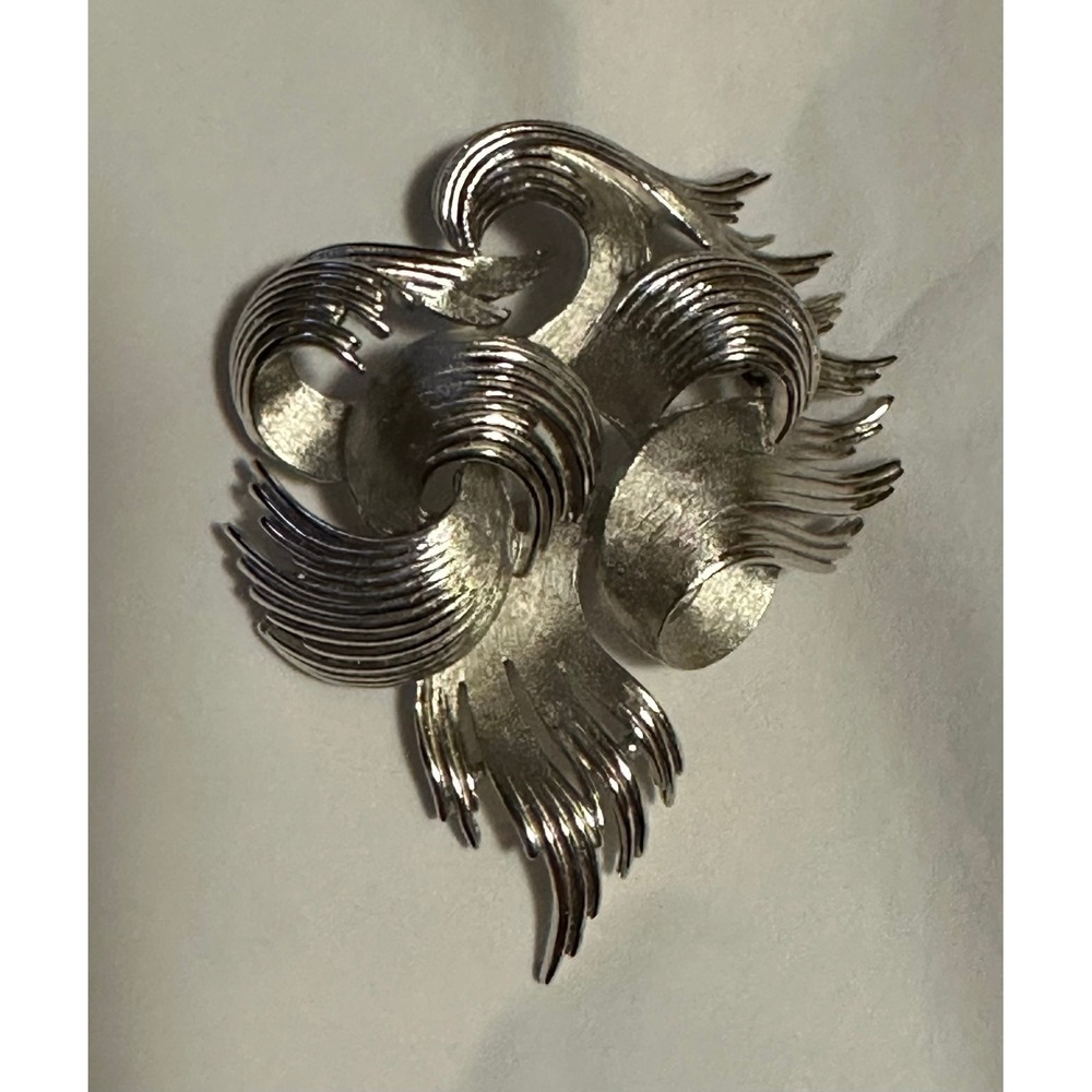 Vintage Silver Tone Trifari‎ Swirl Pin